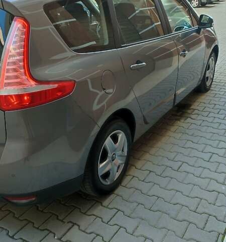 Серый Рено Гранд Сценик, объемом двигателя 1.5 л и пробегом 210 тыс. км за 9650 $, фото 18 на Automoto.ua