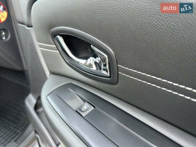 Серый Рено Гранд Сценик, объемом двигателя 1.6 л и пробегом 229 тыс. км за 10650 $, фото 69 на Automoto.ua