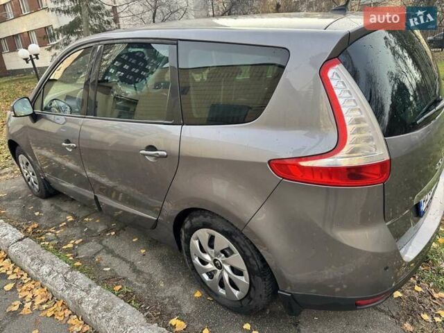 Сірий Рено Гранд Сценік, об'ємом двигуна 1.5 л та пробігом 274 тис. км за 8500 $, фото 1 на Automoto.ua