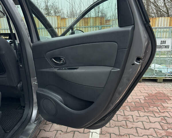 Сірий Рено Гранд Сценік, об'ємом двигуна 1.6 л та пробігом 251 тис. км за 9300 $, фото 47 на Automoto.ua