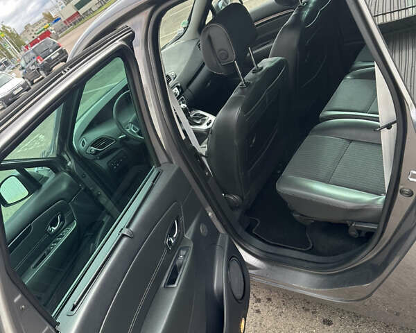 Серый Рено Гранд Сценик, объемом двигателя 1.6 л и пробегом 222 тыс. км за 8900 $, фото 10 на Automoto.ua