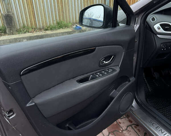 Сірий Рено Гранд Сценік, об'ємом двигуна 1.6 л та пробігом 251 тис. км за 9300 $, фото 39 на Automoto.ua