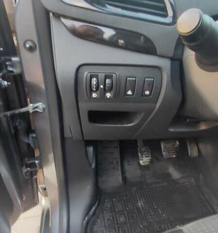 Сірий Рено Гранд Сценік, об'ємом двигуна 1.6 л та пробігом 245 тис. км за 8999 $, фото 5 на Automoto.ua