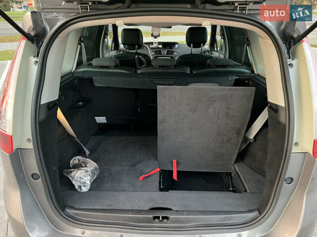 Серый Рено Гранд Сценик, объемом двигателя 0 л и пробегом 207 тыс. км за 10999 $, фото 49 на Automoto.ua