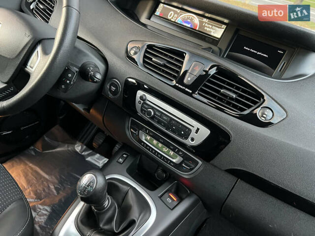 Серый Рено Гранд Сценик, объемом двигателя 0 л и пробегом 207 тыс. км за 10999 $, фото 31 на Automoto.ua