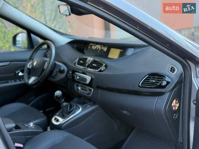 Рено Гранд Сценик 2013 в Стрые на Automoto.ua Серый Рено Гранд Сценик, объемом двигателя 1.6 л и пробегом 229 тыс. км за 9750 $, фото 52 на Automoto.ua