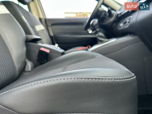 Серый Рено Гранд Сценик, объемом двигателя 1.6 л и пробегом 229 тыс. км за 10650 $, фото 73 на Automoto.ua