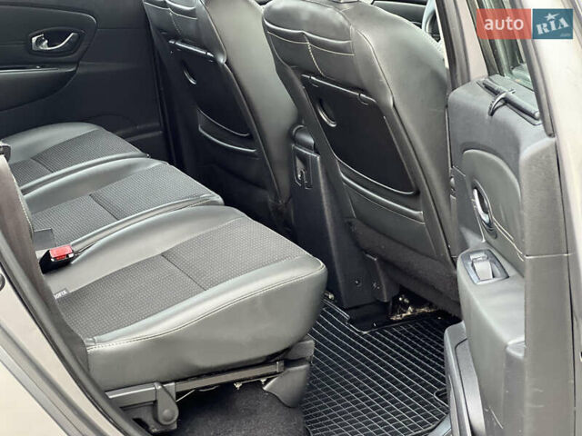 Сірий Рено Гранд Сценік, об'ємом двигуна 1.5 л та пробігом 210 тис. км за 10000 $, фото 62 на Automoto.ua