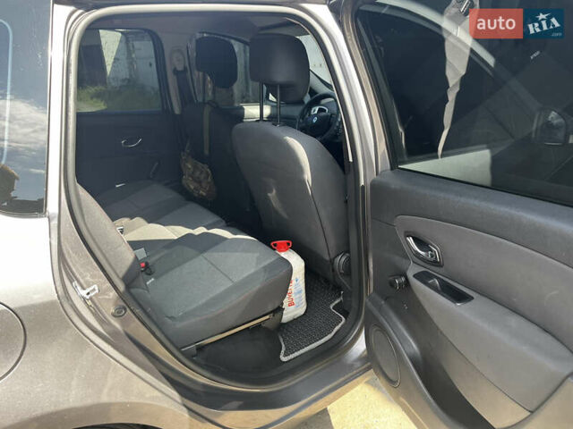 Серый Рено Гранд Сценик, объемом двигателя 1.46 л и пробегом 240 тыс. км за 8500 $, фото 7 на Automoto.ua