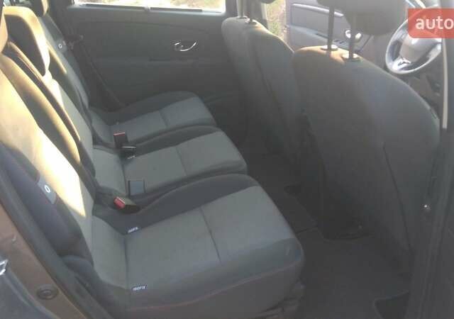 Серый Рено Гранд Сценик, объемом двигателя 1.5 л и пробегом 260 тыс. км за 10000 $, фото 23 на Automoto.ua