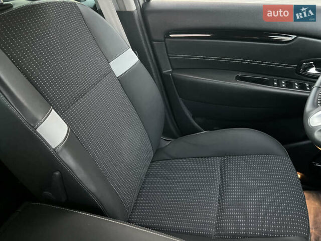 Серый Рено Гранд Сценик, объемом двигателя 0 л и пробегом 207 тыс. км за 10999 $, фото 32 на Automoto.ua