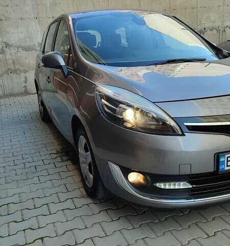 Серый Рено Гранд Сценик, объемом двигателя 1.5 л и пробегом 210 тыс. км за 9650 $, фото 2 на Automoto.ua