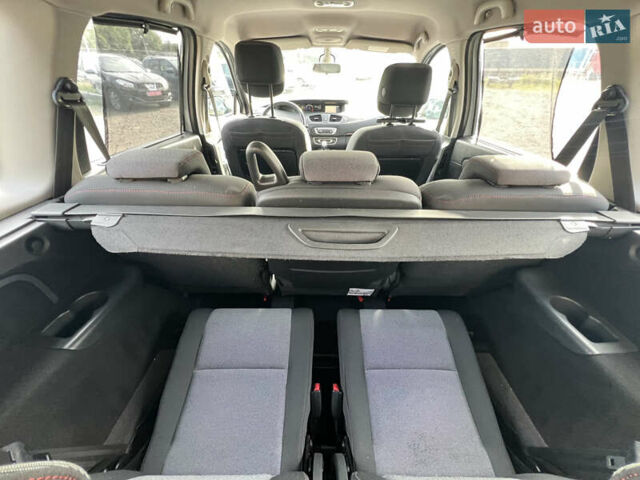 Серый Рено Гранд Сценик, объемом двигателя 1.6 л и пробегом 212 тыс. км за 8778 $, фото 41 на Automoto.ua