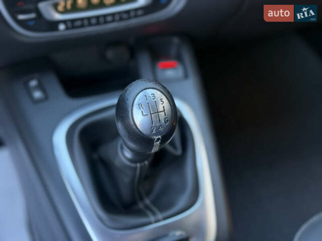 Рено Гранд Сценик 2013 в Стрые на Automoto.ua Серый Рено Гранд Сценик, объемом двигателя 1.6 л и пробегом 229 тыс. км за 9750 $, фото 42 на Automoto.ua