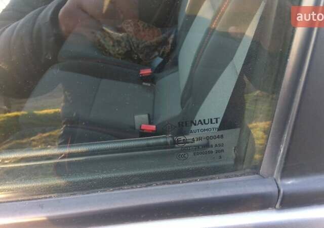 Серый Рено Гранд Сценик, объемом двигателя 1.5 л и пробегом 260 тыс. км за 10000 $, фото 16 на Automoto.ua