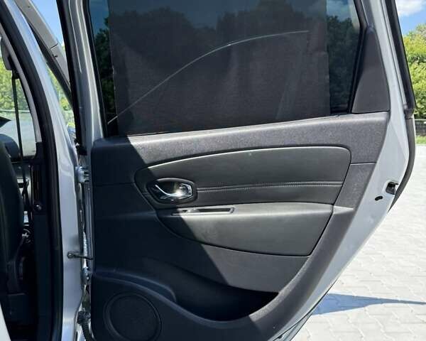 Серый Рено Гранд Сценик, объемом двигателя 1.6 л и пробегом 260 тыс. км за 9300 $, фото 27 на Automoto.ua