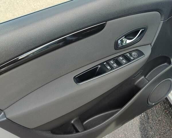 Рено Гранд Сценик 2013 в Черкассах на Automoto.ua Серый Рено Гранд Сценик, объемом двигателя 1.5 л и пробегом 254 тыс. км за 8650 $, фото 17 на Automoto.ua