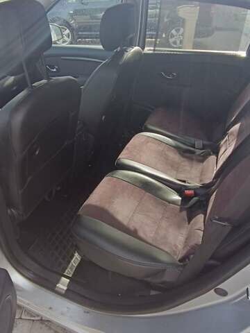 Серый Рено Гранд Сценик, объемом двигателя 1.46 л и пробегом 212 тыс. км за 8650 $, фото 14 на Automoto.ua