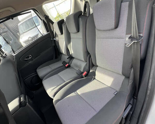 Серый Рено Гранд Сценик, объемом двигателя 1.6 л и пробегом 212 тыс. км за 8778 $, фото 38 на Automoto.ua