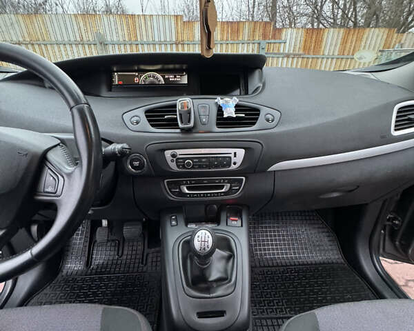 Сірий Рено Гранд Сценік, об'ємом двигуна 1.6 л та пробігом 251 тис. км за 9300 $, фото 36 на Automoto.ua