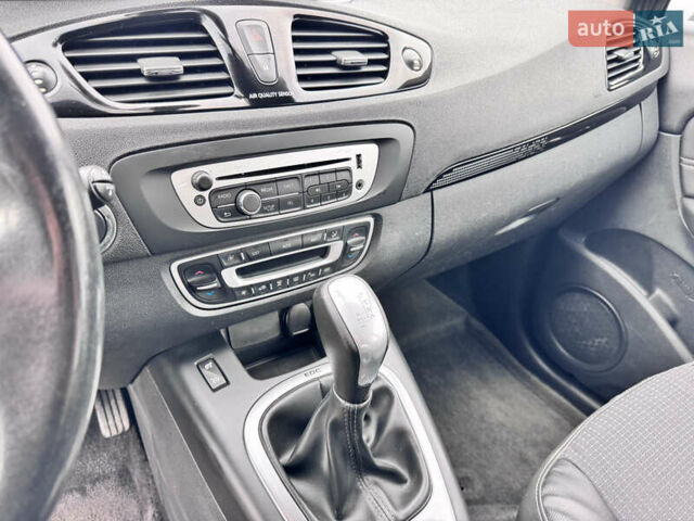 Серый Рено Гранд Сценик, объемом двигателя 1.5 л и пробегом 282 тыс. км за 9500 $, фото 12 на Automoto.ua