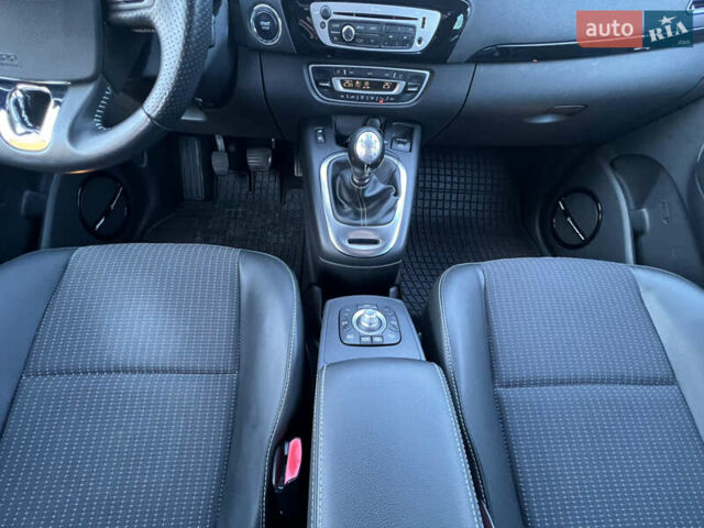 Серый Рено Гранд Сценик, объемом двигателя 1.6 л и пробегом 220 тыс. км за 9299 $, фото 23 на Automoto.ua