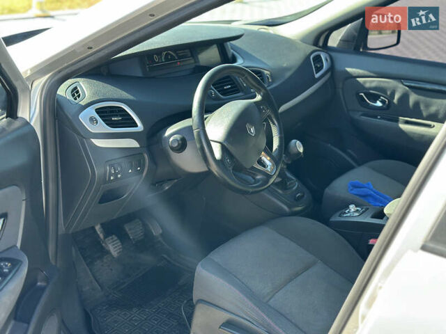 Серый Рено Гранд Сценик, объемом двигателя 1.46 л и пробегом 250 тыс. км за 8000 $, фото 10 на Automoto.ua