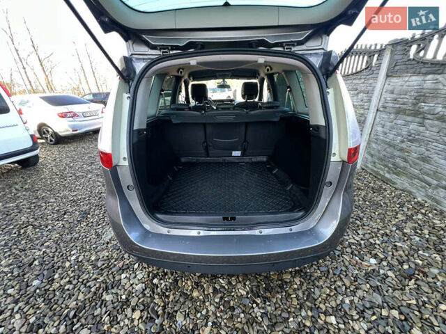 Серый Рено Гранд Сценик, объемом двигателя 1.6 л и пробегом 220 тыс. км за 9299 $, фото 32 на Automoto.ua