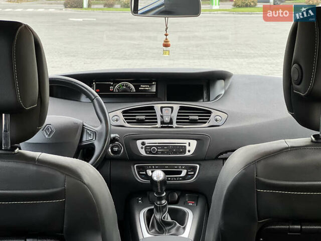Сірий Рено Гранд Сценік, об'ємом двигуна 1.5 л та пробігом 210 тис. км за 10000 $, фото 73 на Automoto.ua