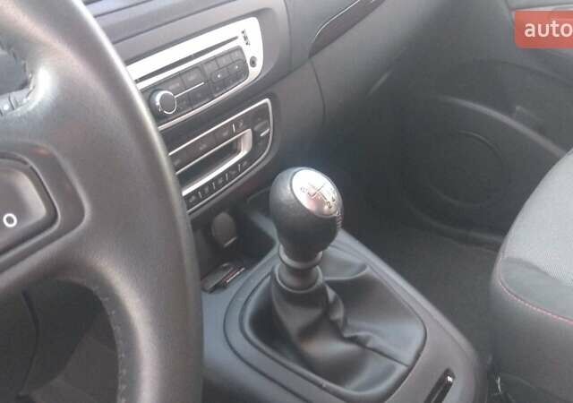 Серый Рено Гранд Сценик, объемом двигателя 1.5 л и пробегом 260 тыс. км за 10000 $, фото 25 на Automoto.ua