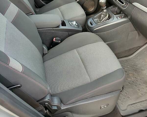 Рено Гранд Сценик 2013 в Черкассах на Automoto.ua Серый Рено Гранд Сценик, объемом двигателя 1.5 л и пробегом 254 тыс. км за 8650 $, фото 27 на Automoto.ua