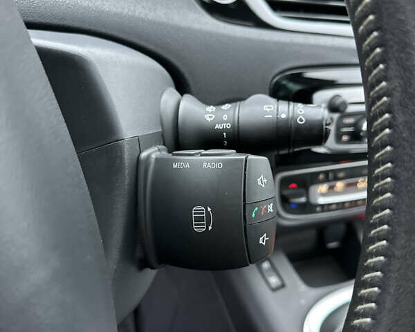 Сірий Рено Гранд Сценік, об'ємом двигуна 1.5 л та пробігом 225 тис. км за 10899 $, фото 37 на Automoto.ua