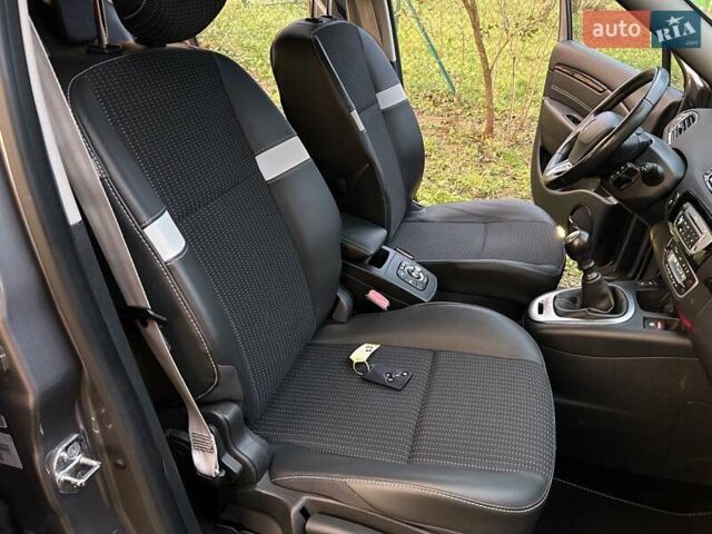 Сірий Рено Гранд Сценік, об'ємом двигуна 1.2 л та пробігом 237 тис. км за 7599 $, фото 48 на Automoto.ua