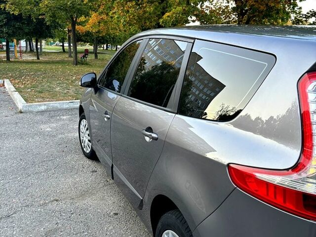 Серый Рено Гранд Сценик, объемом двигателя 1.5 л и пробегом 230 тыс. км за 8600 $, фото 1 на Automoto.ua