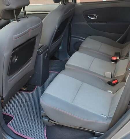 Серый Рено Гранд Сценик, объемом двигателя 1.5 л и пробегом 210 тыс. км за 9650 $, фото 36 на Automoto.ua