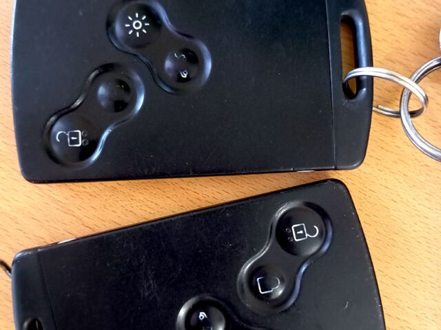 Серый Рено Гранд Сценик, объемом двигателя 1.5 л и пробегом 175 тыс. км за 9000 $, фото 5 на Automoto.ua