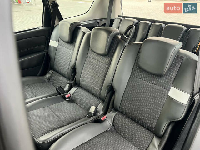 Сірий Рено Гранд Сценік, об'ємом двигуна 1.5 л та пробігом 210 тис. км за 10000 $, фото 59 на Automoto.ua
