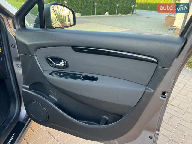 Серый Рено Гранд Сценик, объемом двигателя 1.6 л и пробегом 203 тыс. км за 8990 $, фото 28 на Automoto.ua