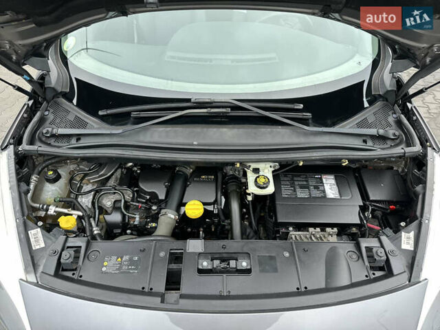 Сірий Рено Гранд Сценік, об'ємом двигуна 1.5 л та пробігом 225 тис. км за 10899 $, фото 28 на Automoto.ua