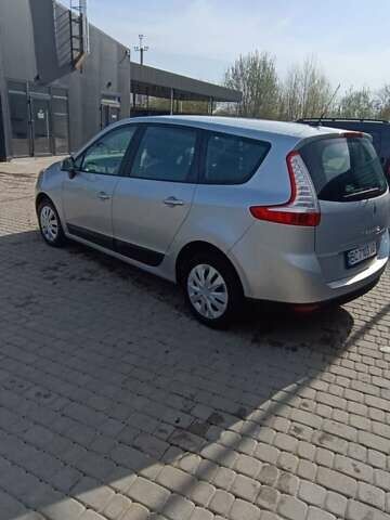 Серый Рено Гранд Сценик, объемом двигателя 1.46 л и пробегом 212 тыс. км за 8650 $, фото 2 на Automoto.ua