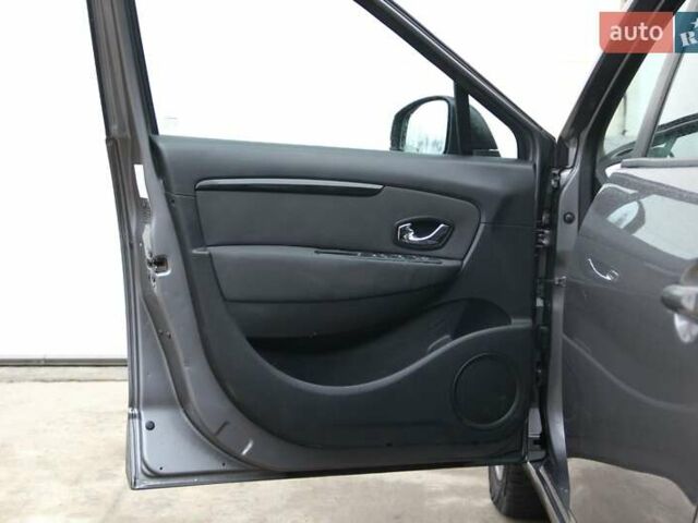 Серый Рено Гранд Сценик, объемом двигателя 1.6 л и пробегом 294 тыс. км за 7900 $, фото 9 на Automoto.ua