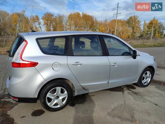 Рено Гранд Сценик 2013 в Черкассах на Automoto.ua Серый Рено Гранд Сценик, объемом двигателя 1.5 л и пробегом 254 тыс. км за 8650 $, фото 12 на Automoto.ua