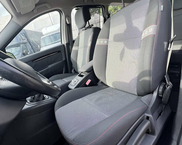 Серый Рено Гранд Сценик, объемом двигателя 1.6 л и пробегом 212 тыс. км за 8778 $, фото 13 на Automoto.ua