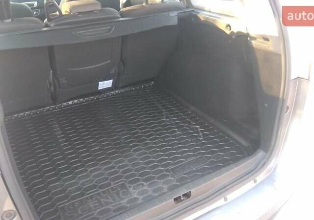 Серый Рено Гранд Сценик, объемом двигателя 1.5 л и пробегом 260 тыс. км за 10000 $, фото 19 на Automoto.ua