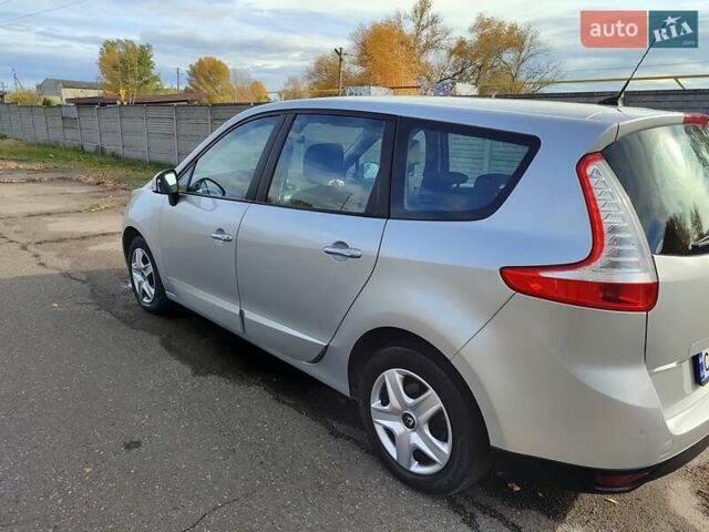 Рено Гранд Сценик 2013 в Черкассах на Automoto.ua Серый Рено Гранд Сценик, объемом двигателя 1.5 л и пробегом 254 тыс. км за 8650 $, фото 5 на Automoto.ua