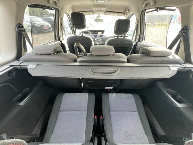 Сірий Рено Гранд Сценік, об'ємом двигуна 1.6 л та пробігом 194 тис. км за 8777 $, фото 15 на Automoto.ua