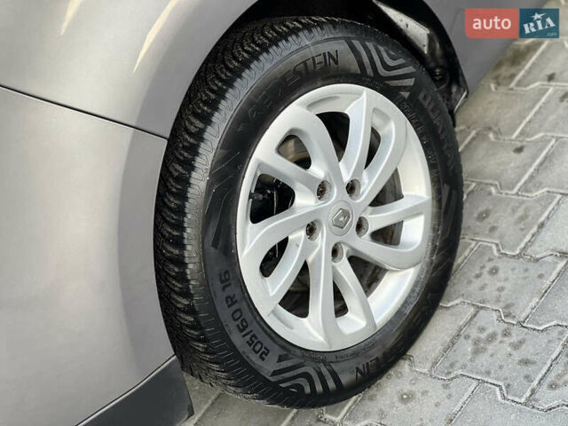 Сірий Рено Гранд Сценік, об'ємом двигуна 1.5 л та пробігом 210 тис. км за 10000 $, фото 42 на Automoto.ua