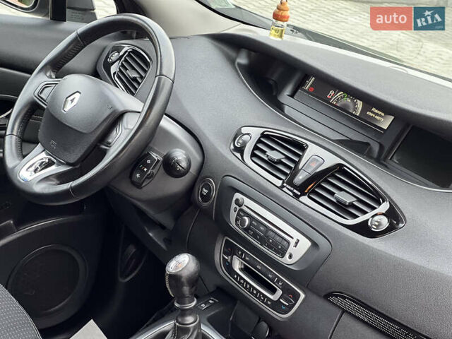 Сірий Рено Гранд Сценік, об'ємом двигуна 1.5 л та пробігом 210 тис. км за 10000 $, фото 68 на Automoto.ua