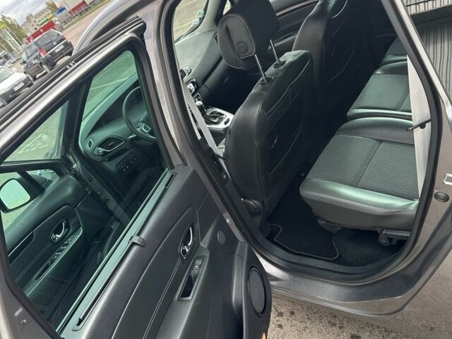 Сірий Рено Гранд Сценік, об'ємом двигуна 1.6 л та пробігом 222 тис. км за 8900 $, фото 10 на Automoto.ua