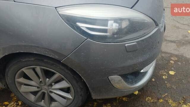 Рено Гранд Сценик 2013 в Старая Выжевка на Automoto.ua Серый Рено Гранд Сценик, объемом двигателя 1.6 л и пробегом 390 тыс. км за 6900 $, фото 2 на Automoto.ua